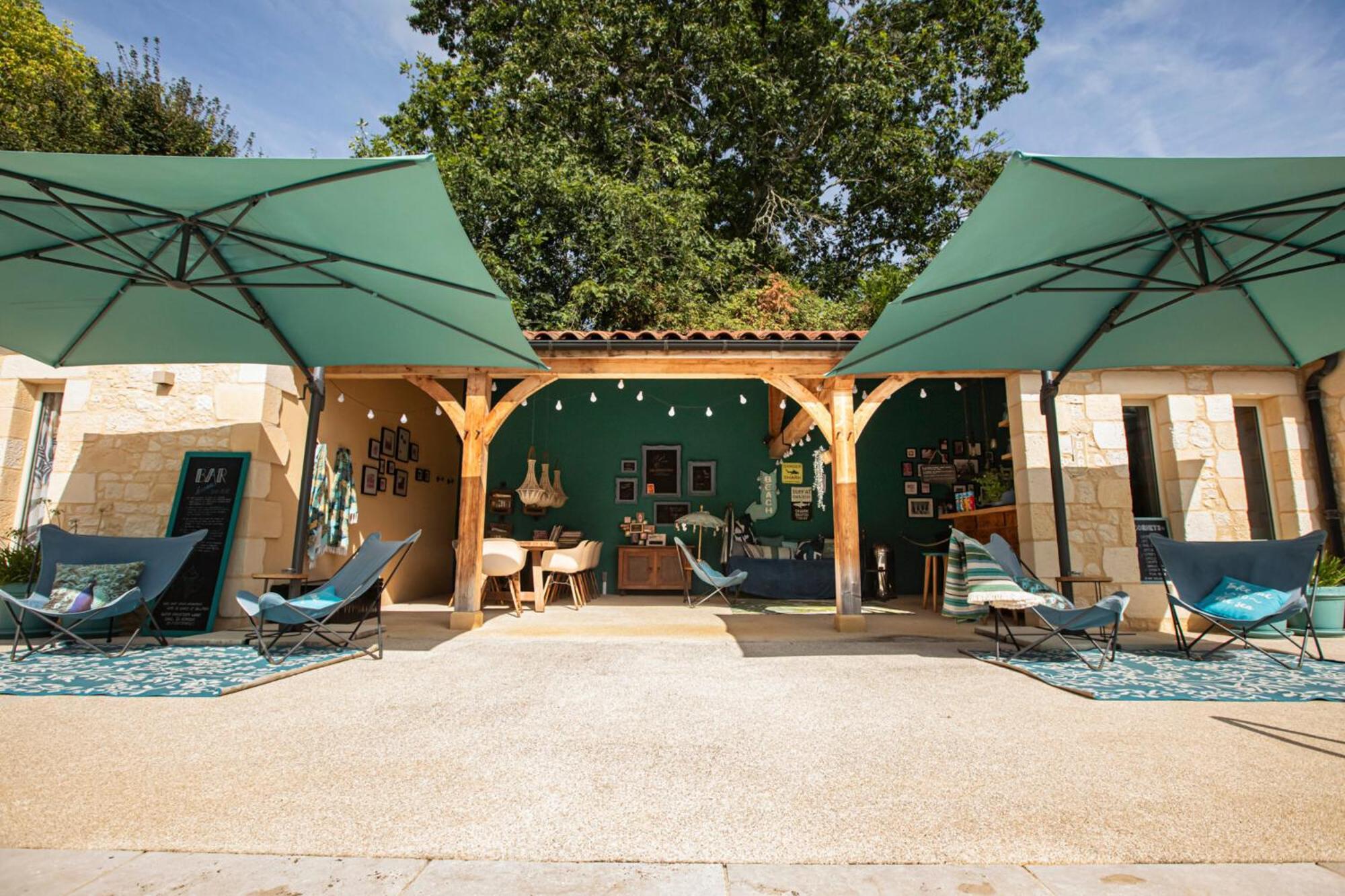 Lo Petit Cretsou Bed & Breakfast Simeyrols Exterior photo